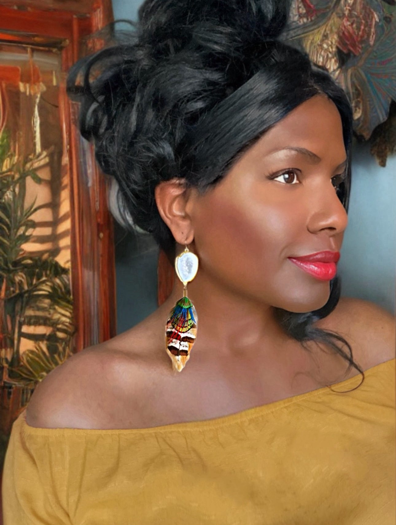 Geode feather earrings, gold-plated, white.