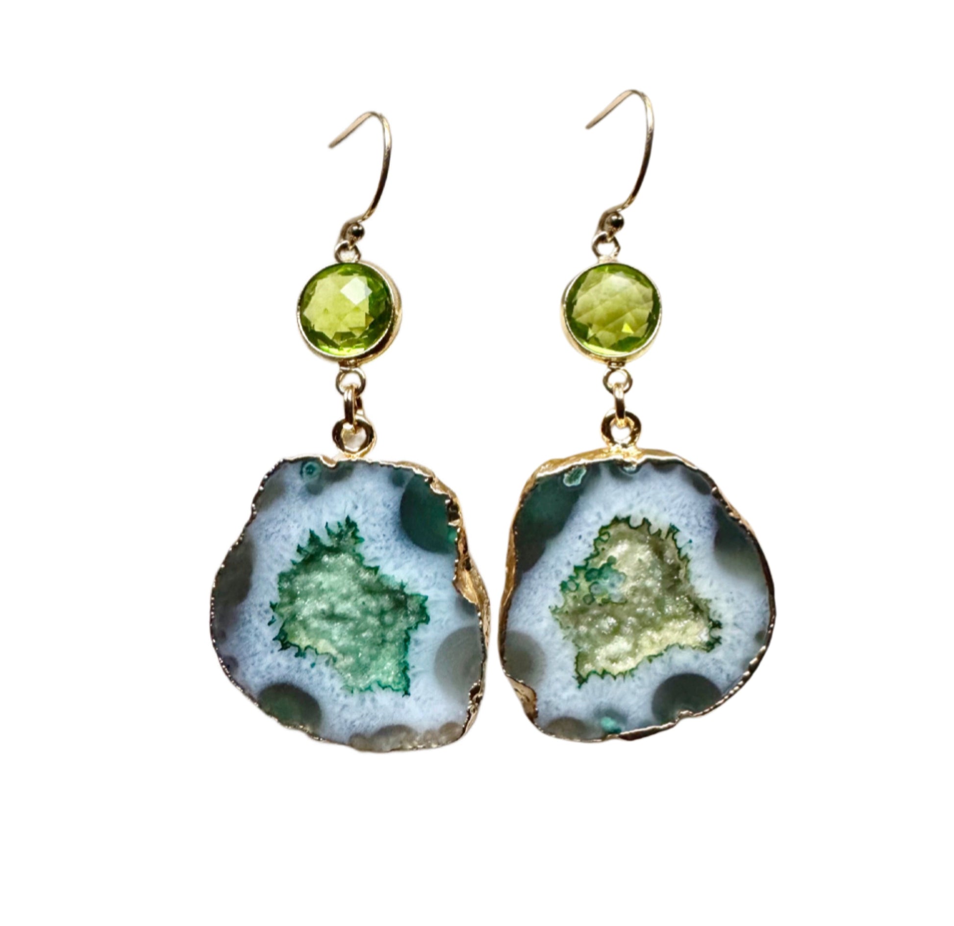 Geode drop earrings with peridot connector, gold-plated, lime green-white.